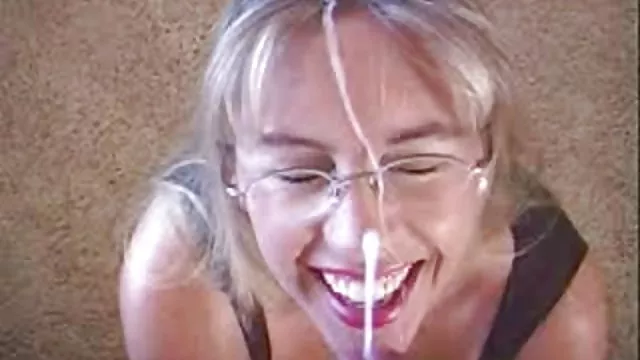 Bedava porno hiçbir kayıt Sahte bir horoz ile seksi mobi porna genç kadın kıçını sıkışmış
