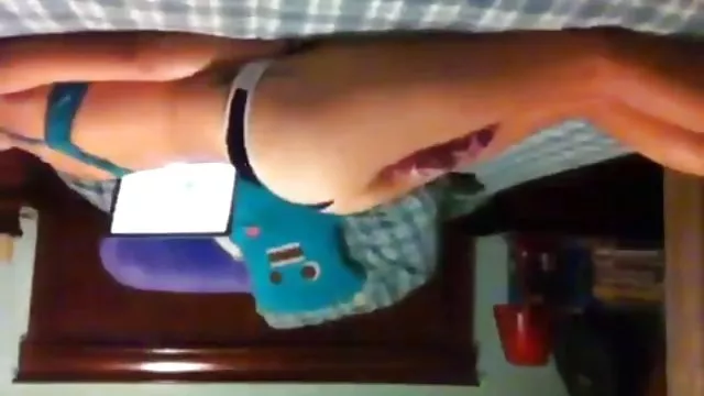 Bedava porno hiçbir kayıt Yatak odasına girdi mobil porbo izle ve ben donumu görelim